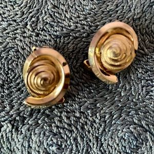 Vintage Alice Gold Tone Metal Clip Earrings